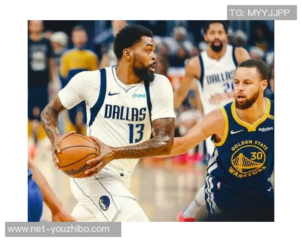 勇士对决快船库里豪取三双助球队逆转胜利